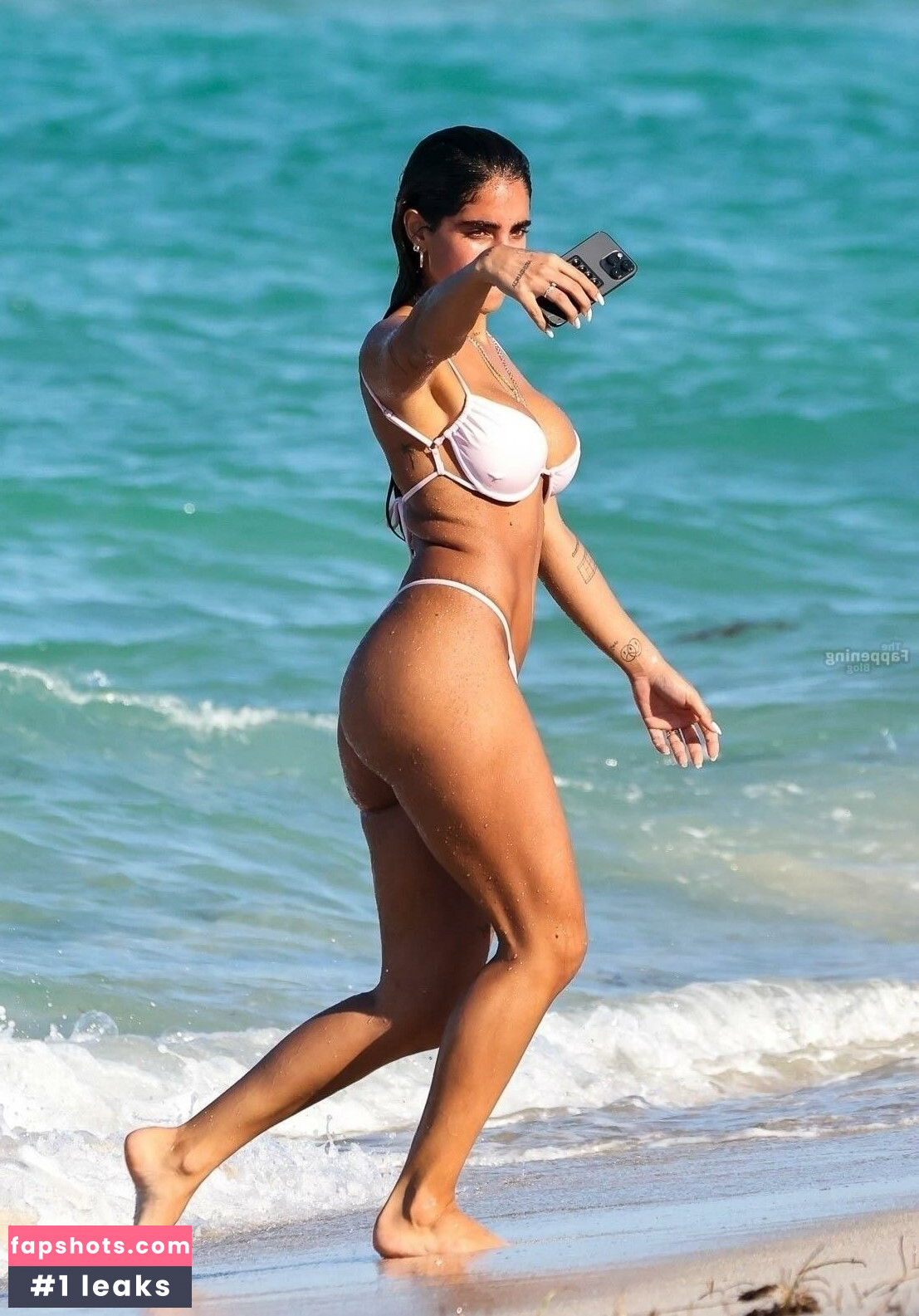 Isabella Ladera gallery photo #28