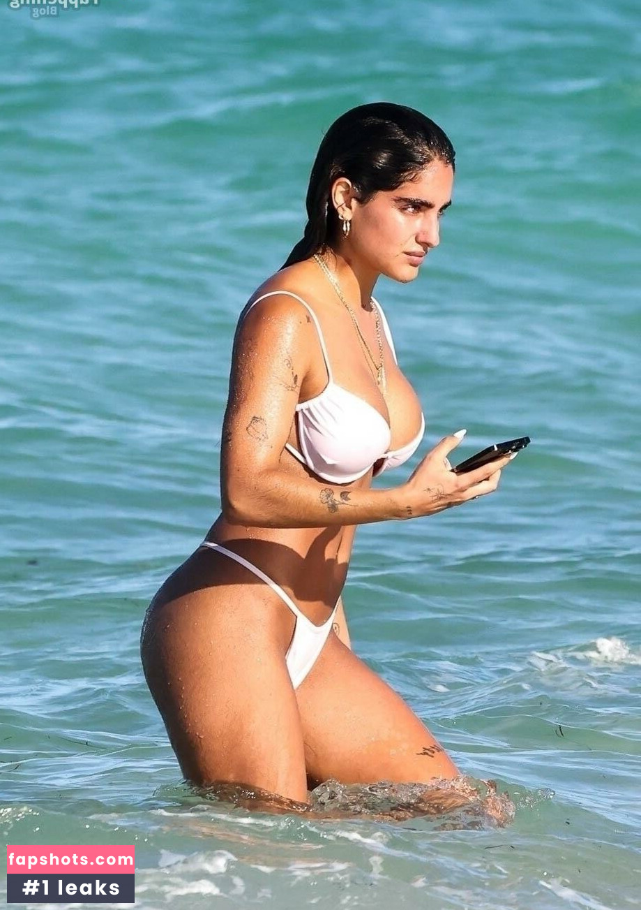 Isabella Ladera gallery photo #31