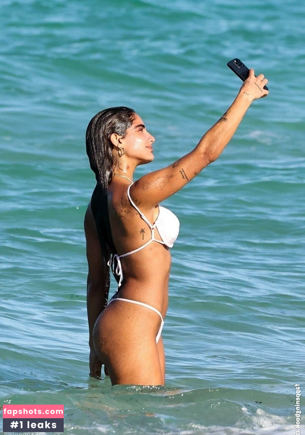 Isabella Ladera gallery photo #32