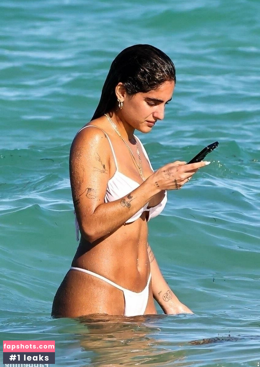 Isabella Ladera gallery photo #33