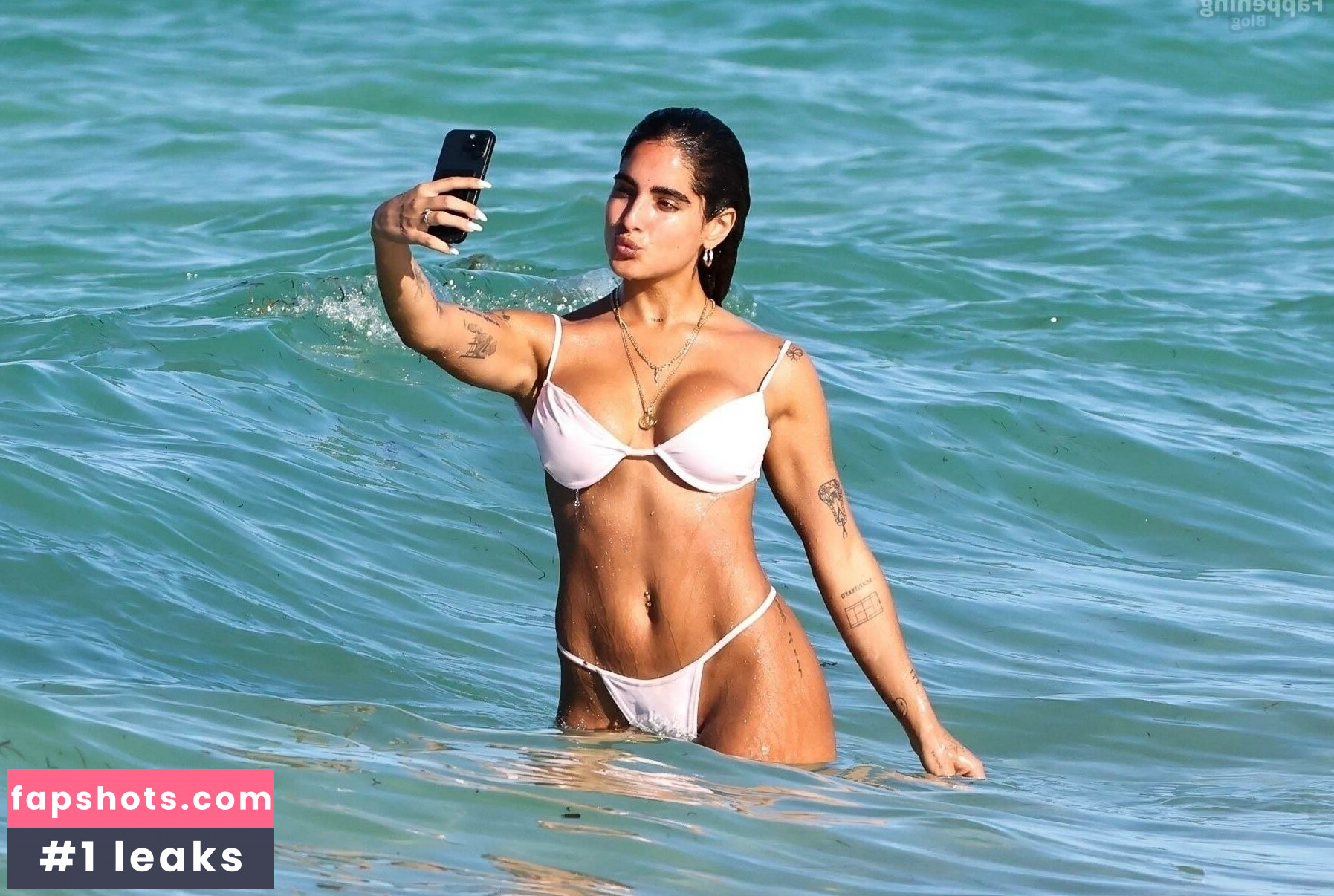 Isabella Ladera gallery photo #39