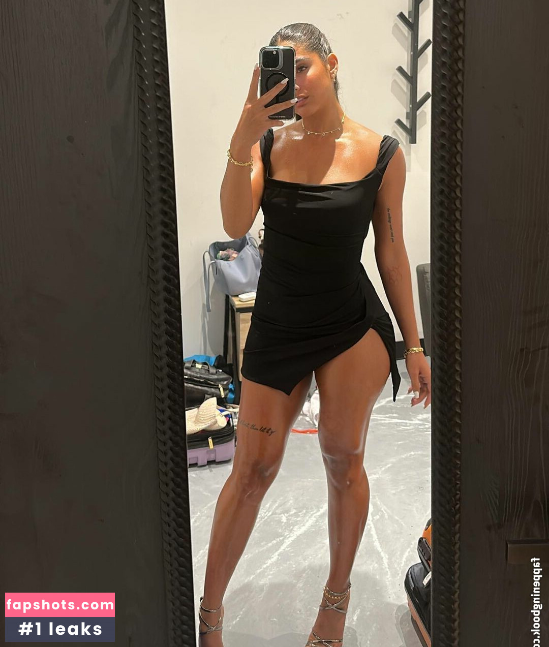 Isabella Ladera gallery photo #64