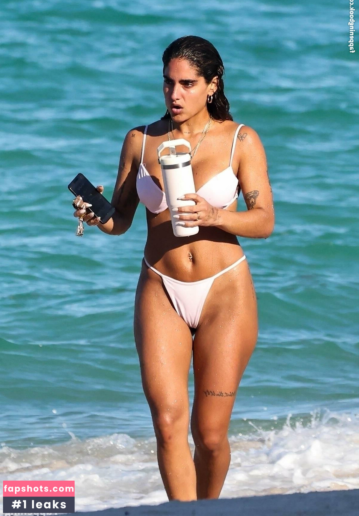 Isabella Ladera gallery photo #10