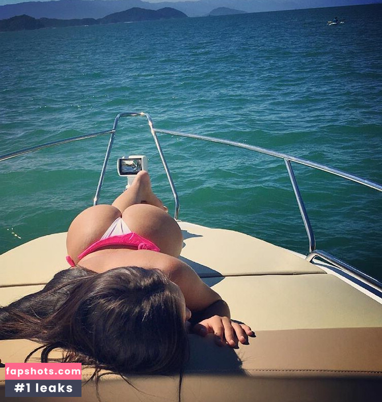 Isabella Pinheiro gallery photo #10