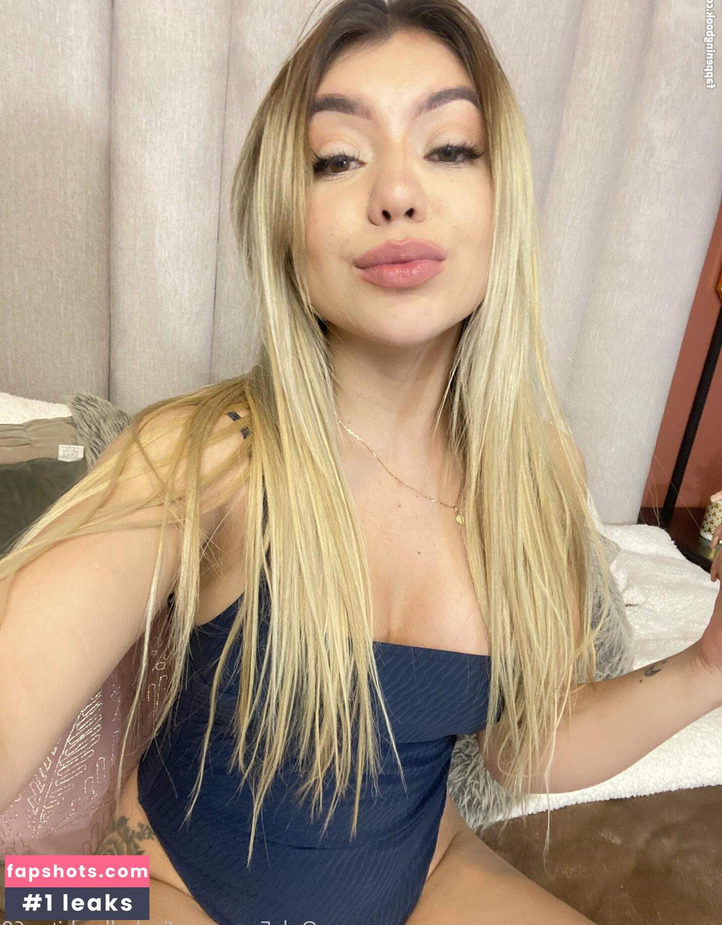 isabellawhiite gallery photo #10