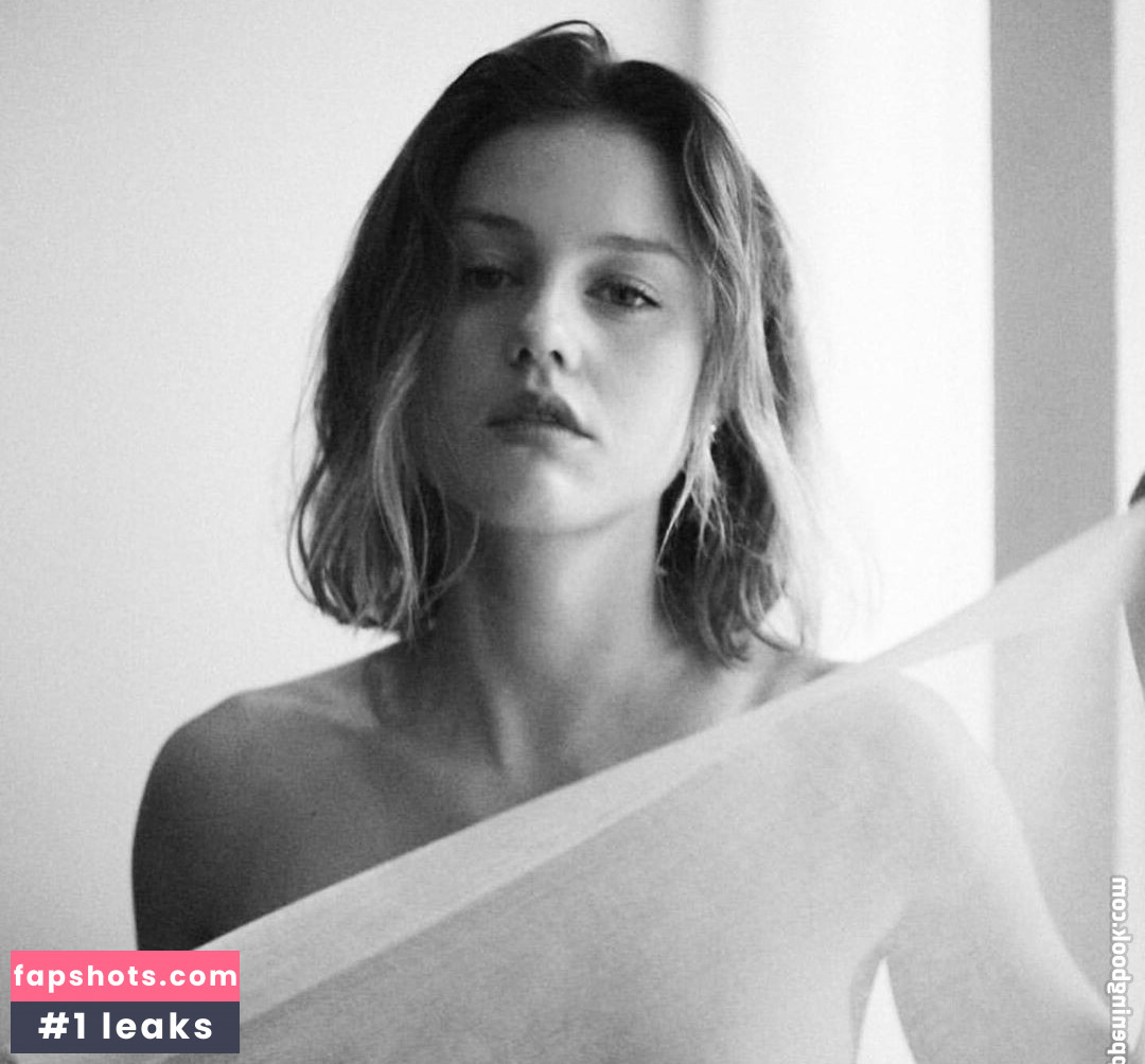 Isabelle Cornish Nude Leaks OnlyFans Photos #14 - LeakJerk