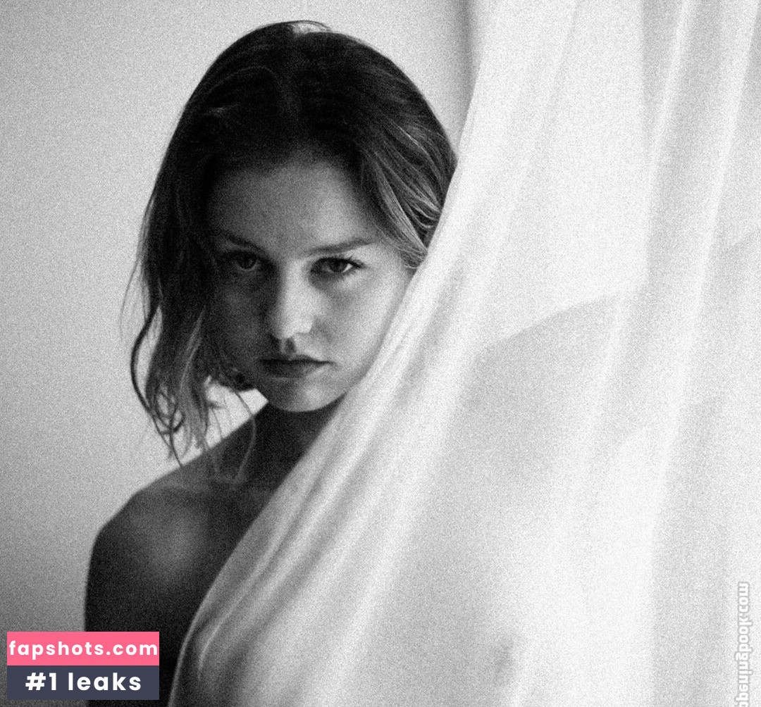 Isabelle Cornish Nude Leaks OnlyFans Photos #23 - LeakJerk
