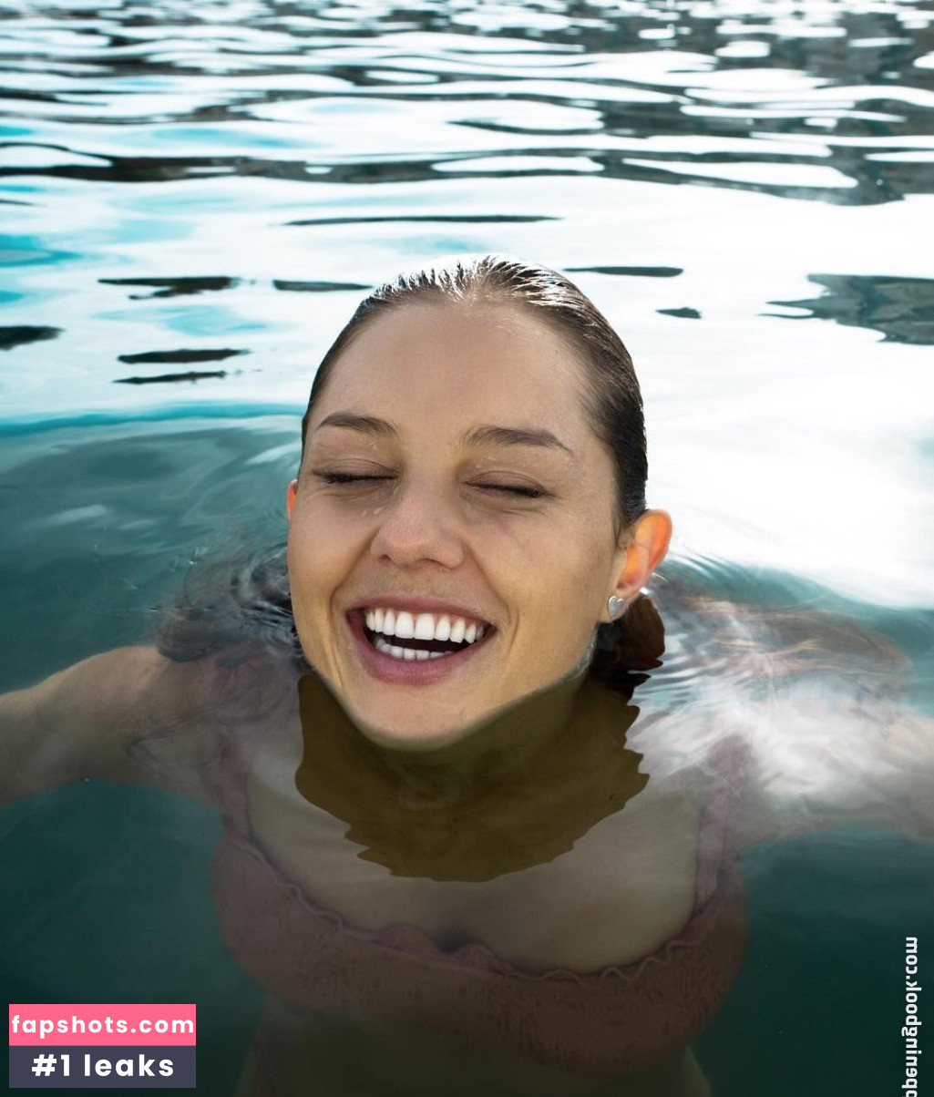 Isabelle Cornish Nude Leaks OnlyFans Photos #70 - LeakJerk