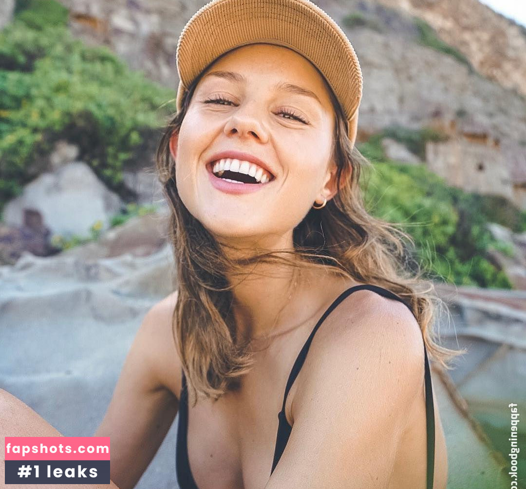 Isabelle Cornish Nude Leaks OnlyFans Photos #71 - LeakJerk