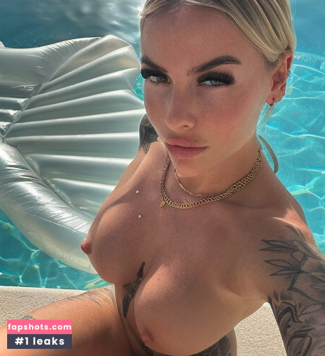 Isabelle.Denise gallery photo #10