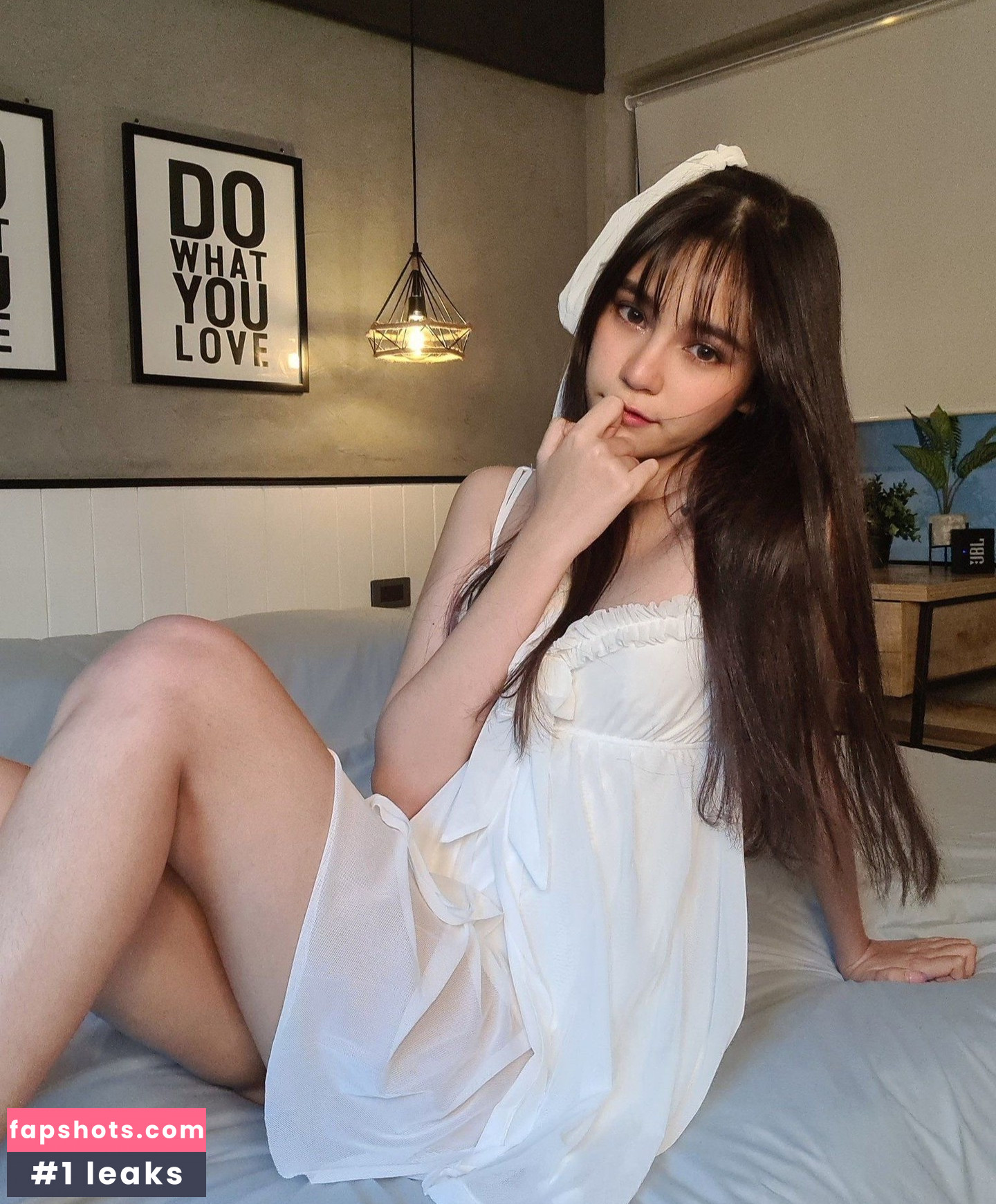 Isabelle Haris gallery photo #94