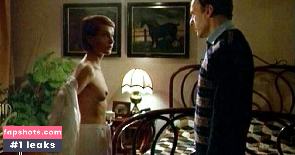 Isabelle Huppert gallery photo #101