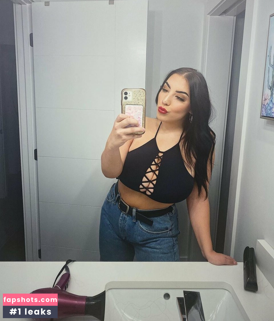 Isabelle Maltais gallery photo #25