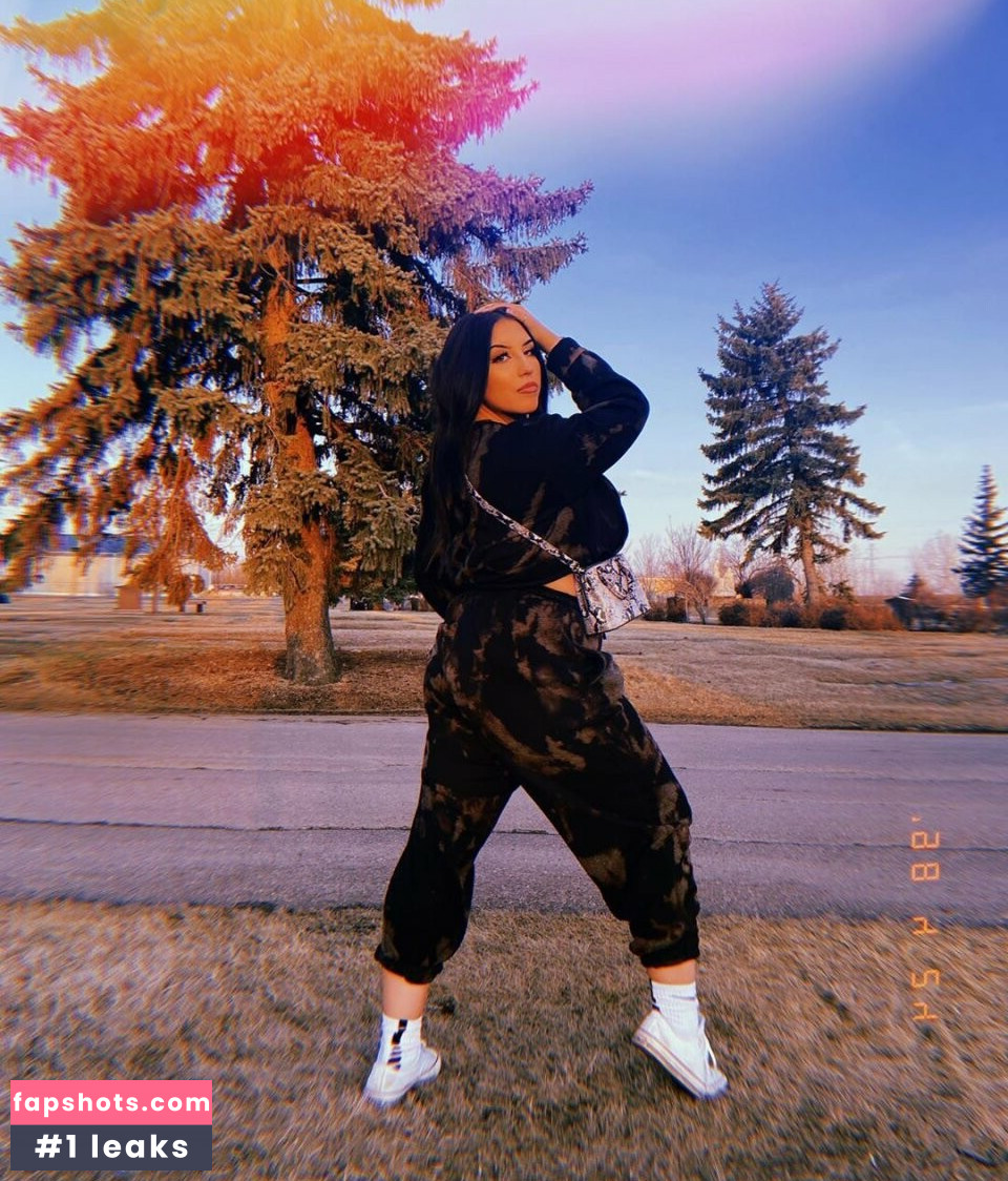 Isabelle Maltais gallery photo #7