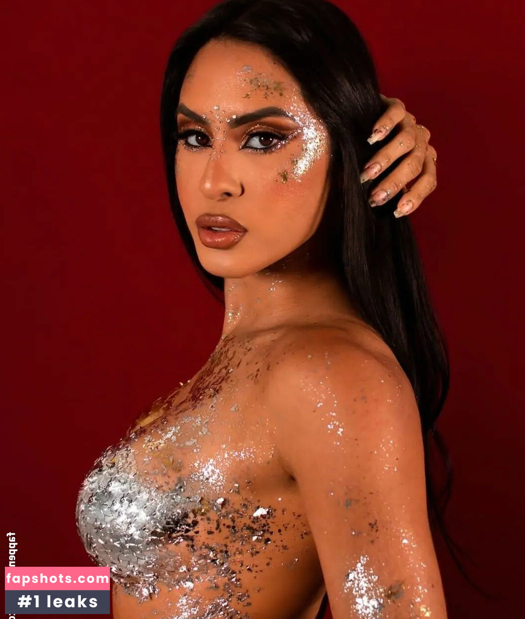 Isabelle Nogueira nude babe gallery