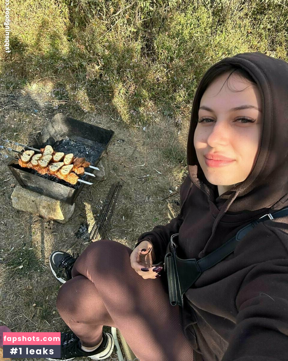 isabelraven gallery photo #7