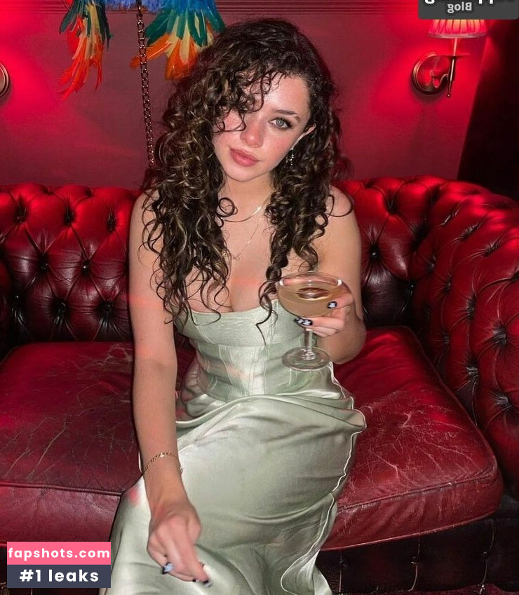 Isis Hainsworth gallery photo #4