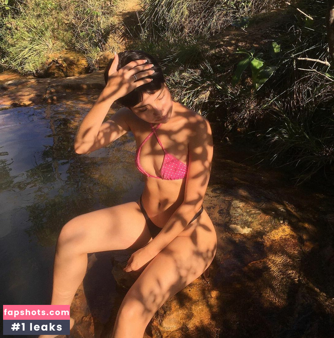 Isis Rodrigues gallery photo #111