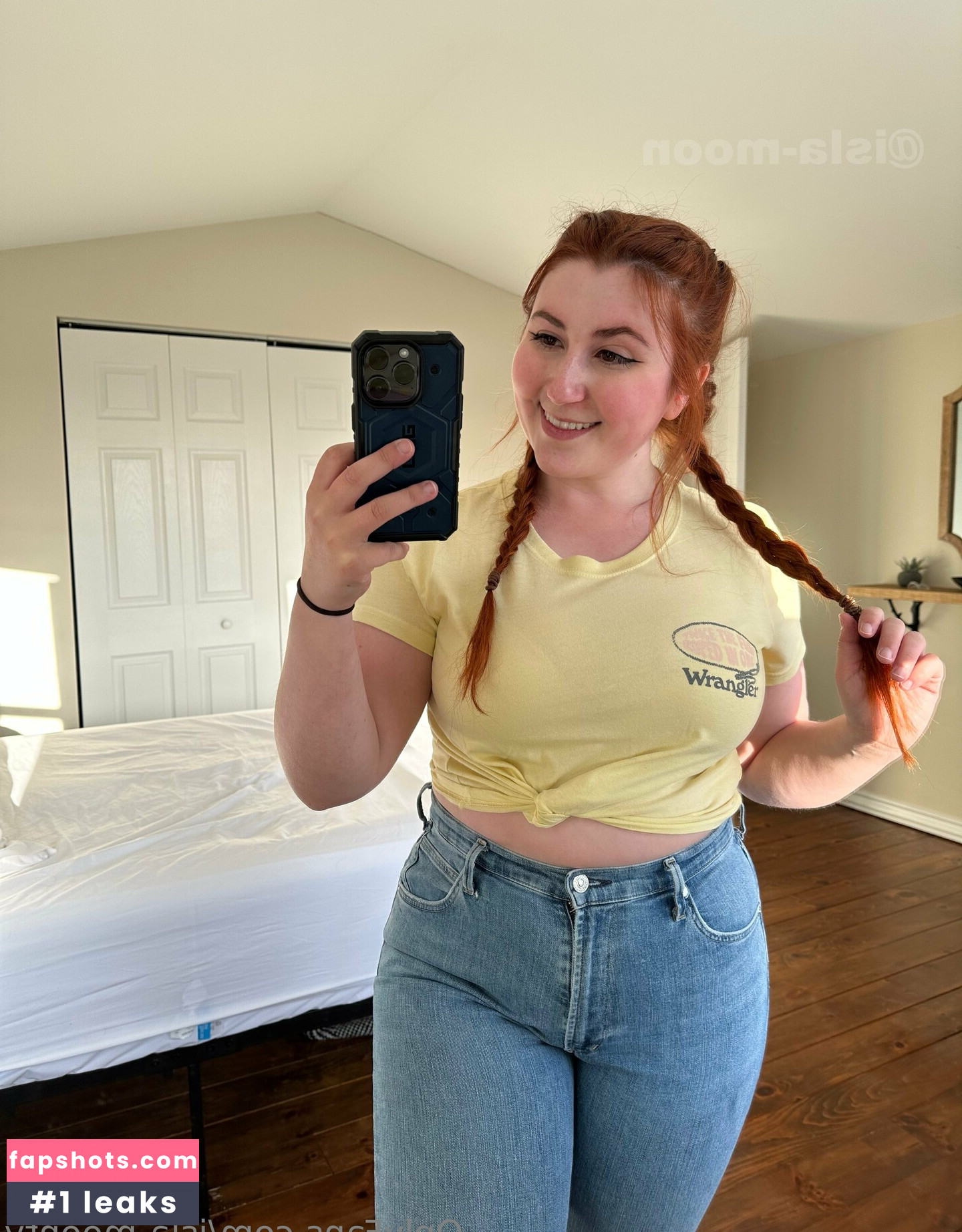 isla-moontv gallery photo #12