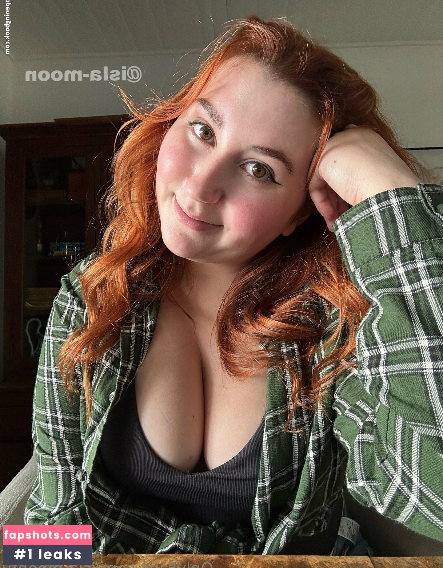 isla-moontv gallery photo #26