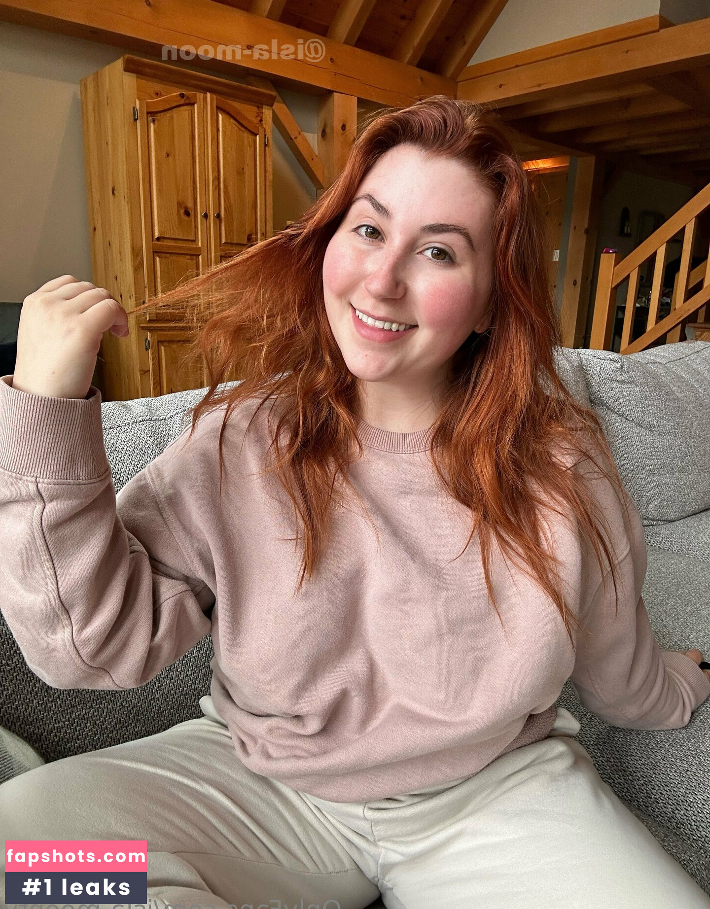 isla-moontv gallery photo #54