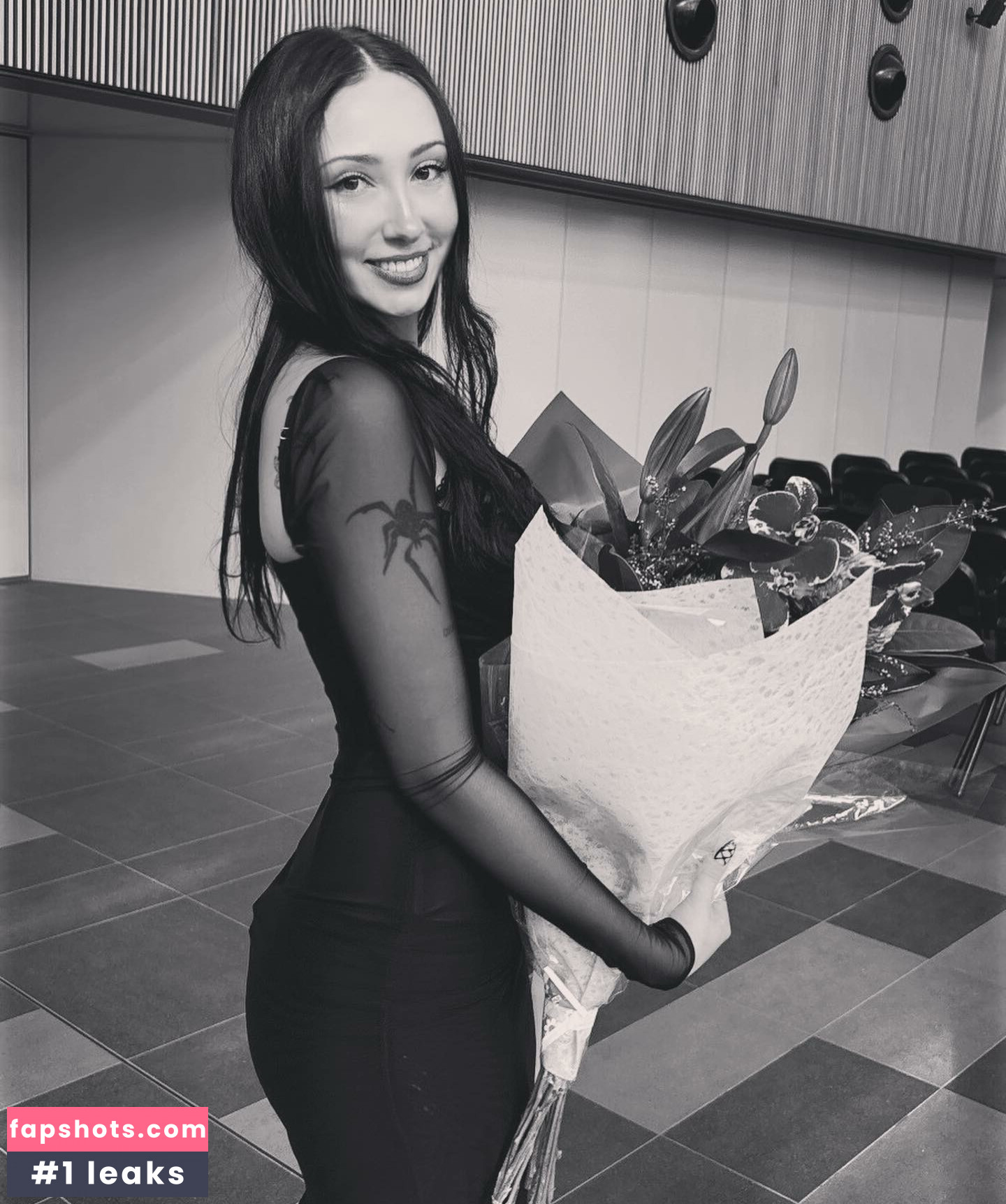 Issy.hecxo gallery photo #15