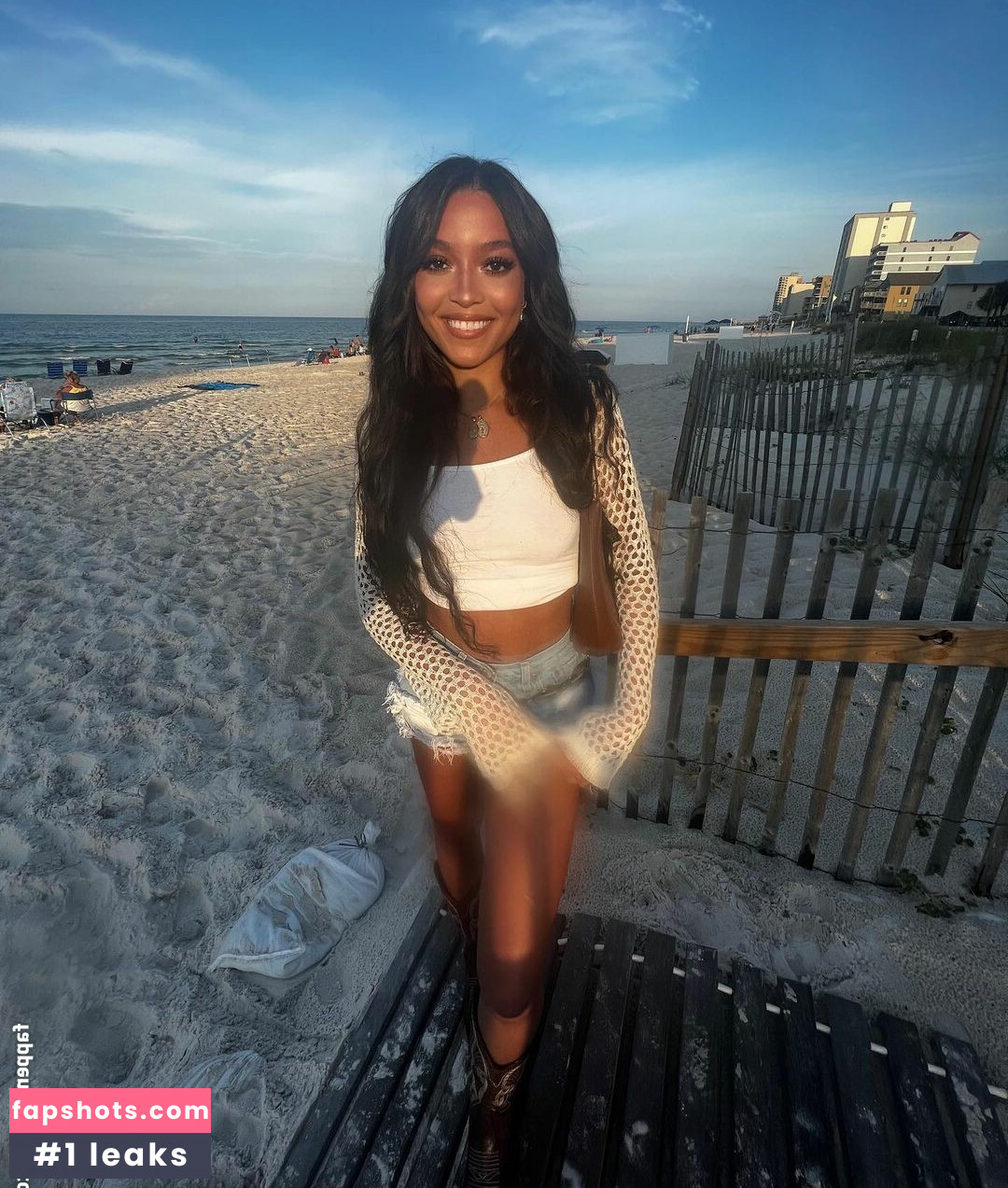 Italia Bradley gallery photo #24