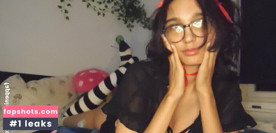 itisntraya nude babe gallery