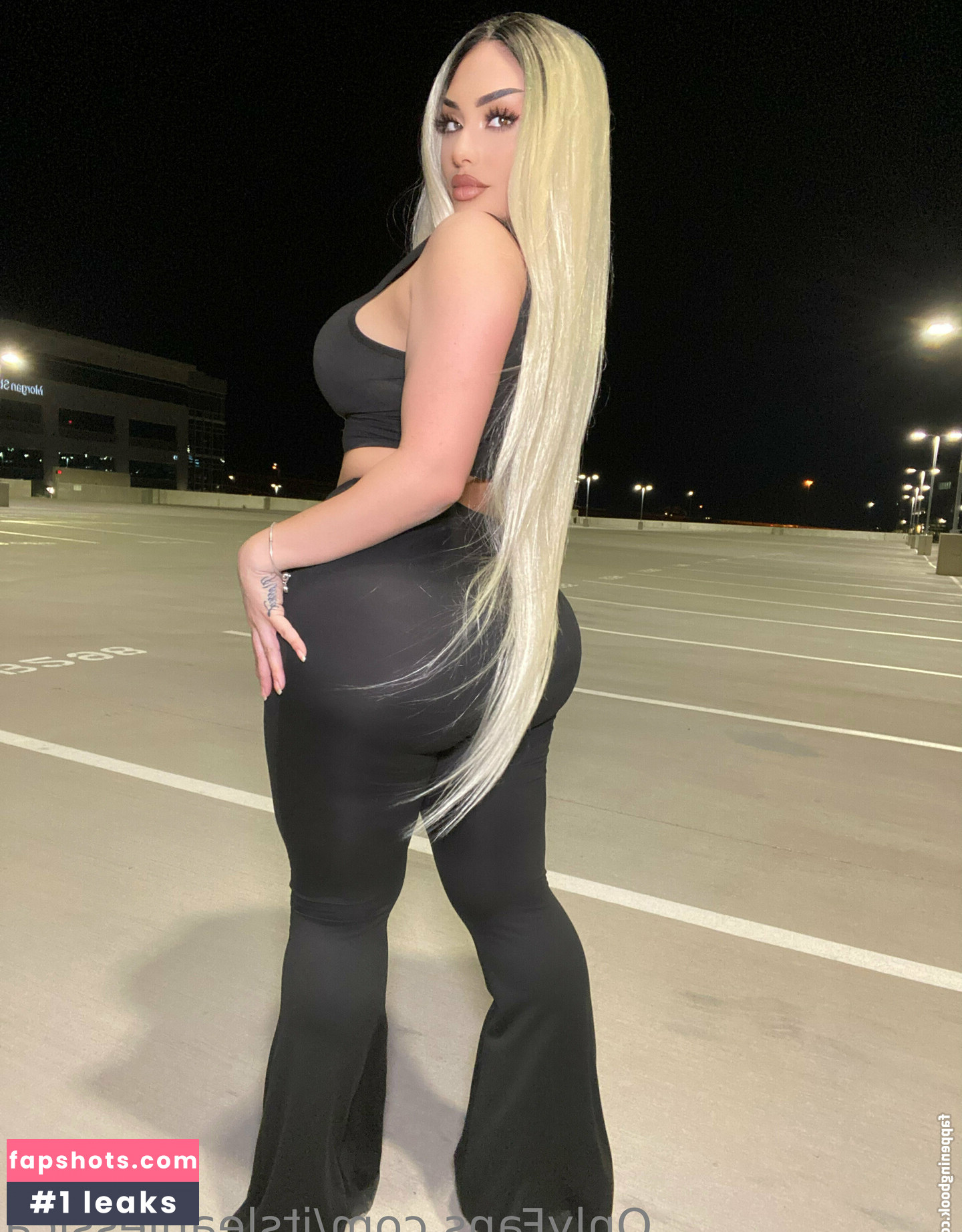 itsleahjessica nude babe gallery