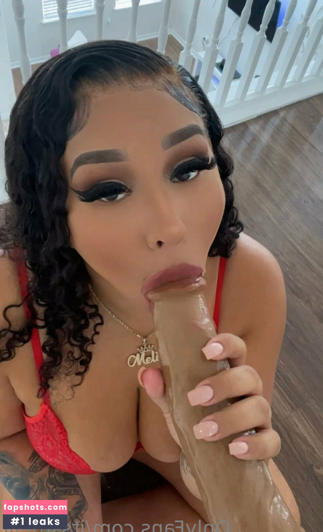 itssmelii gallery photo #2