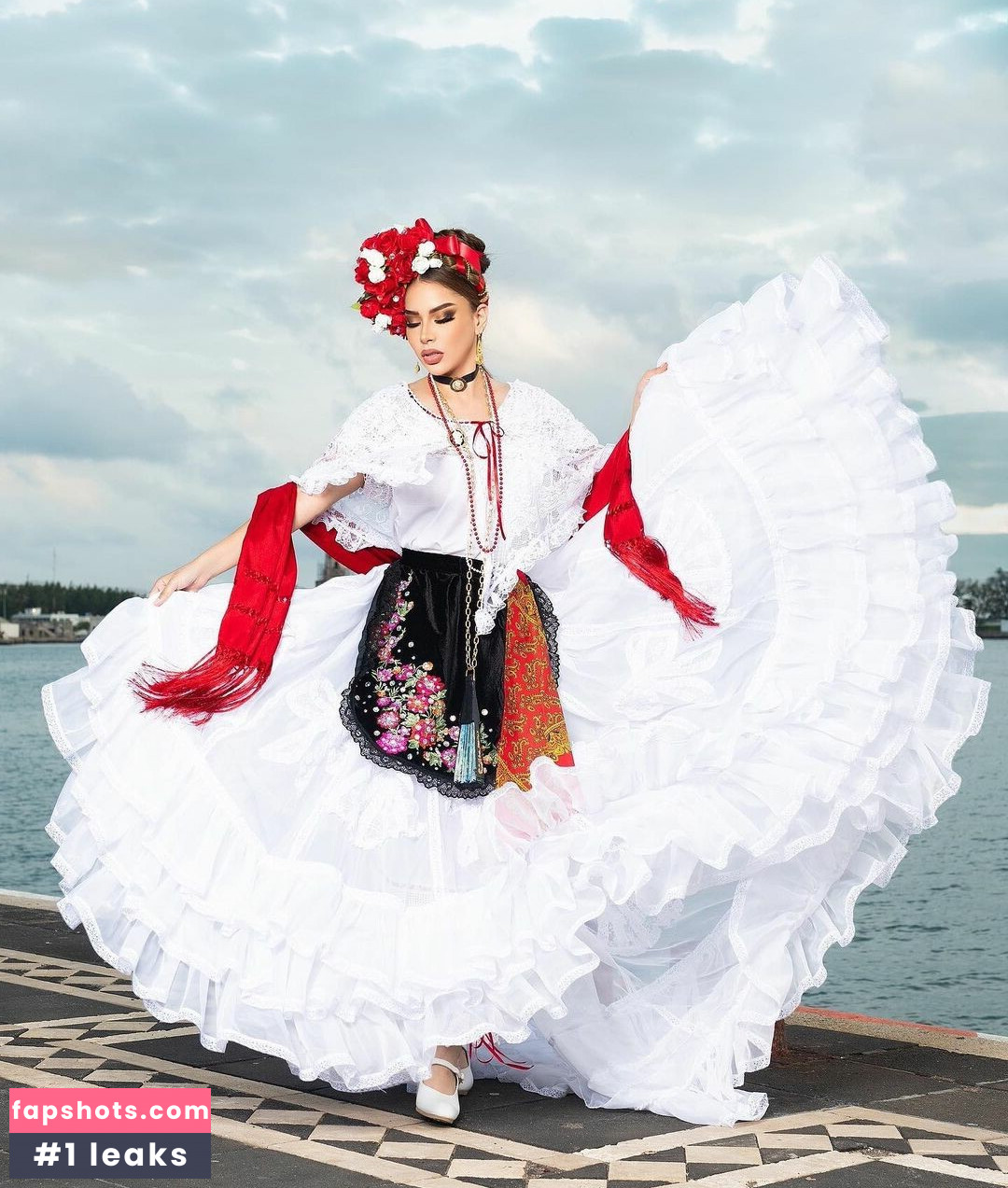 Itzel Cardenas nude babe gallery