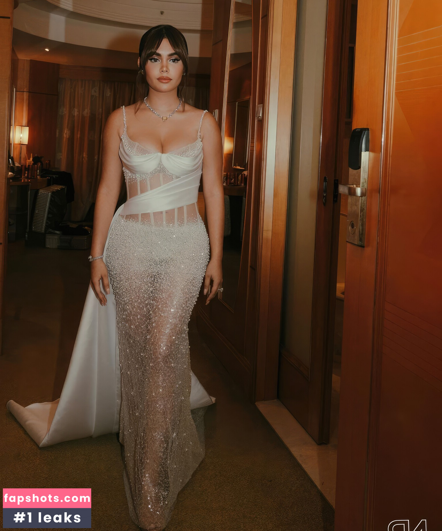 Ivana Alawi gallery photo #16