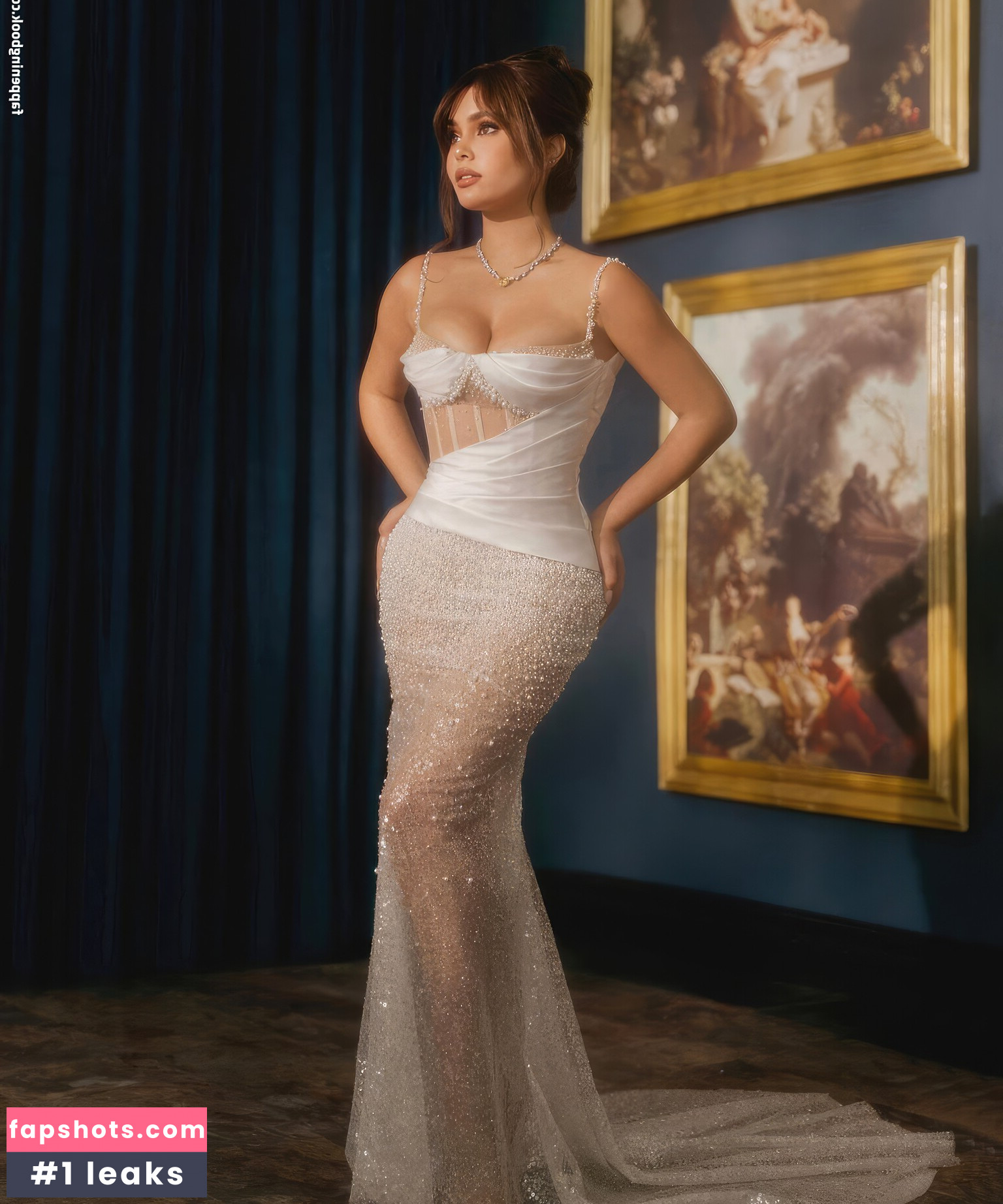 Ivana Alawi gallery photo #17