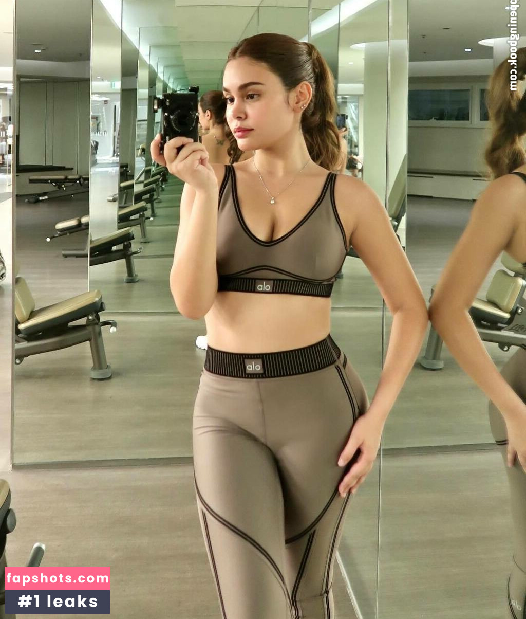 Ivana Alawi gallery photo #4