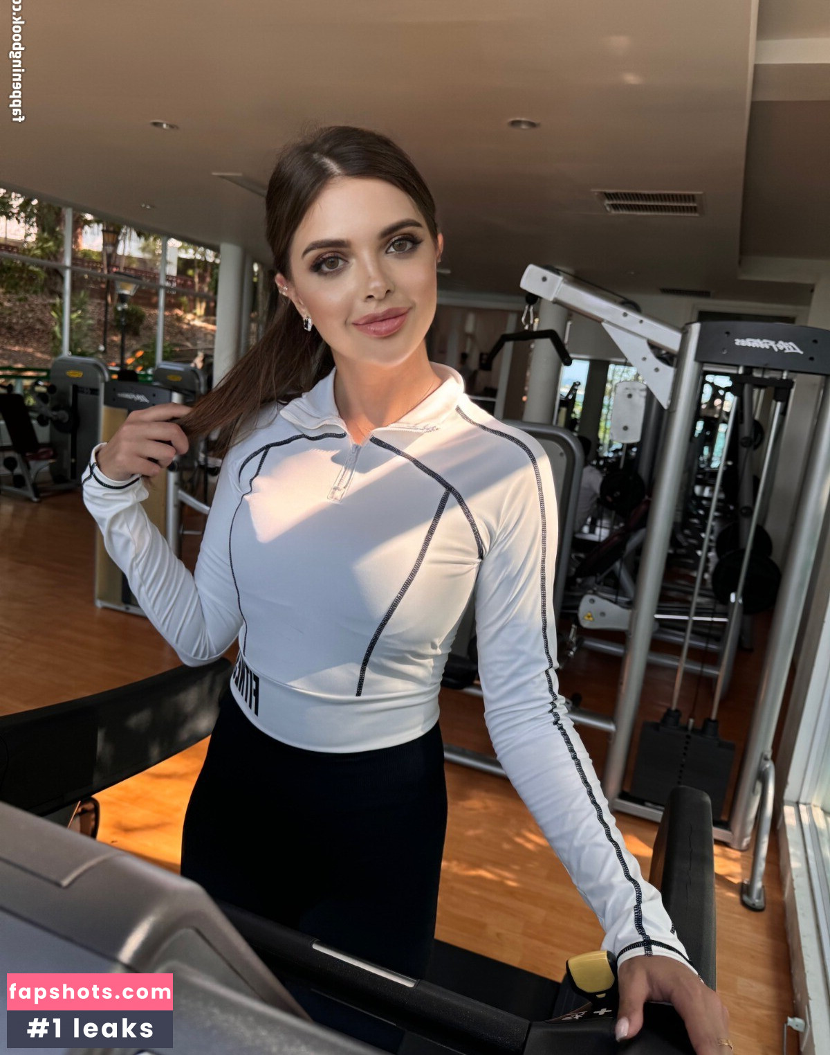 Ivanna W gallery photo #4