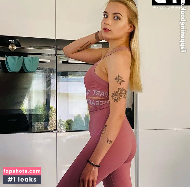 Ivonne Moelders nude babe gallery