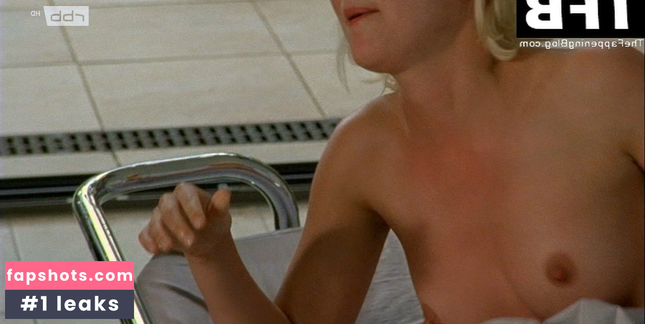 Ivonne Schoenherr gallery photo #18