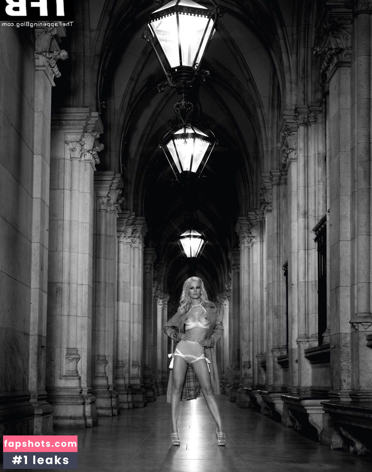 Ivonne Schoenherr gallery photo #31