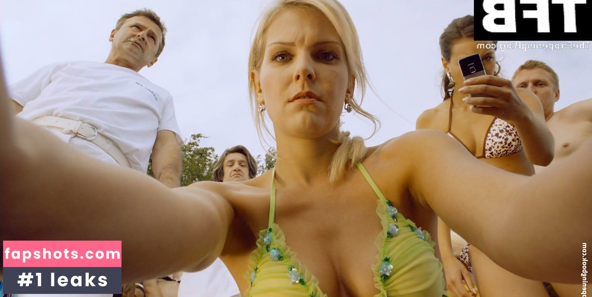 Ivonne Schoenherr gallery photo #5