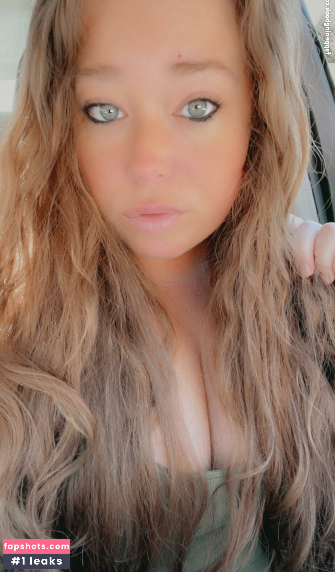 Ivy Mia gallery photo #12