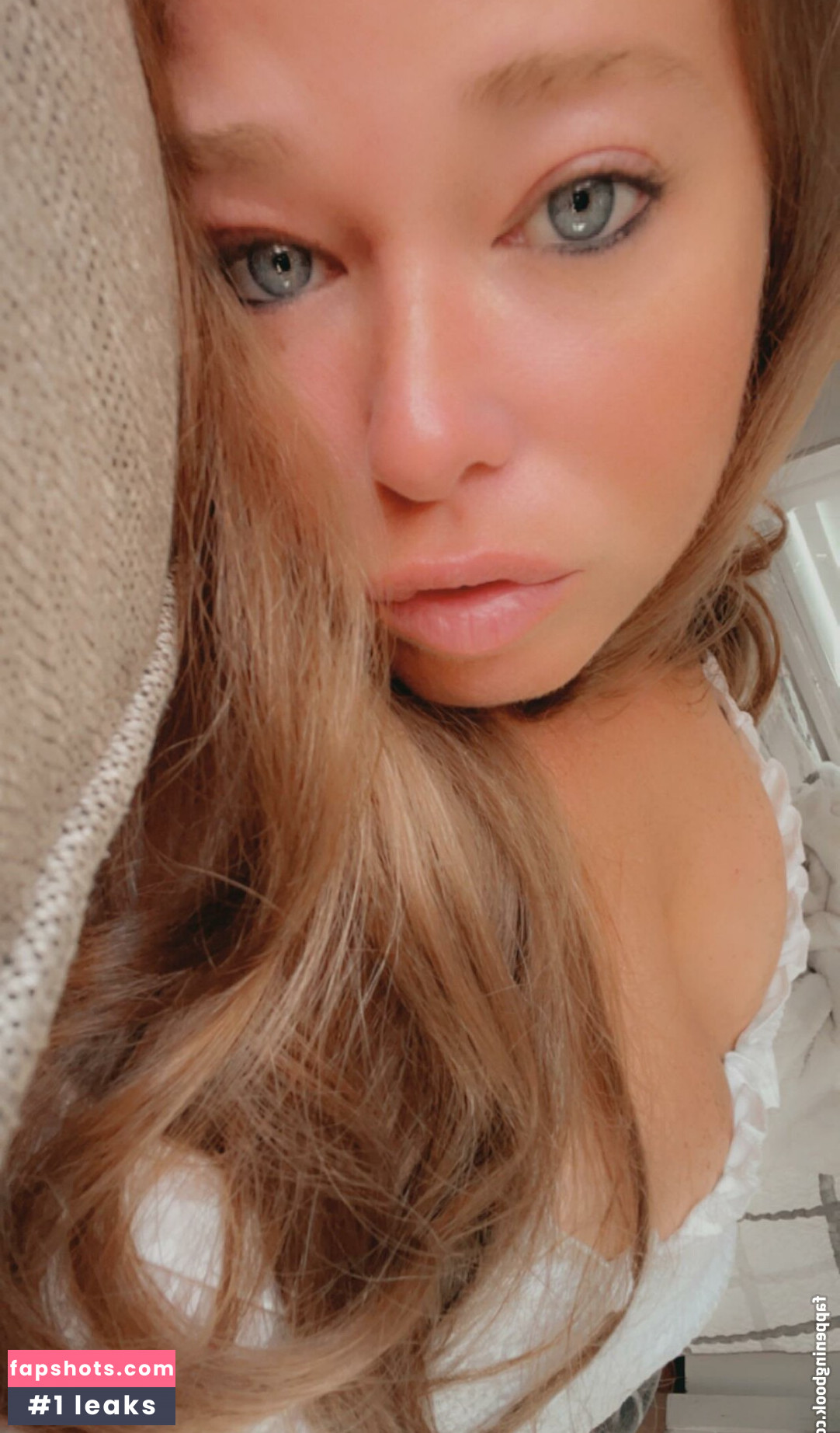 Ivy Mia gallery photo #17