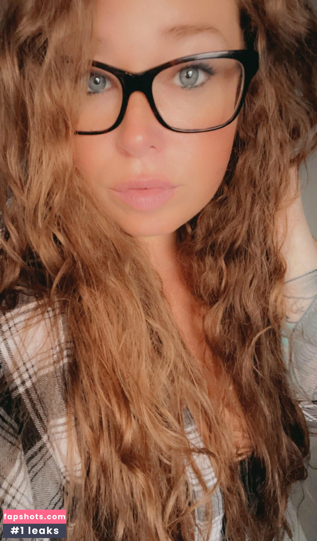 Ivy Mia gallery photo #18