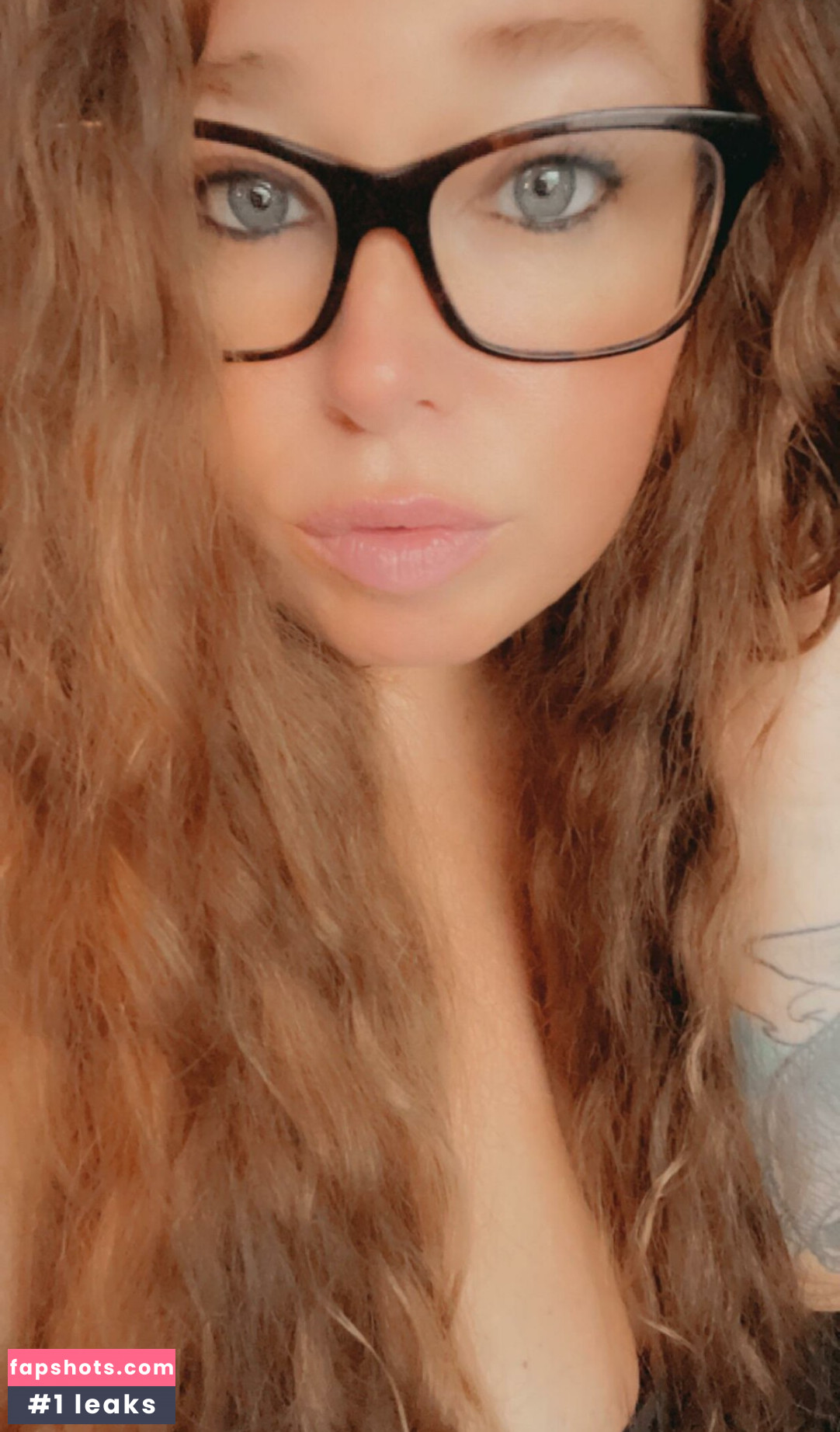 Ivy Mia gallery photo #26