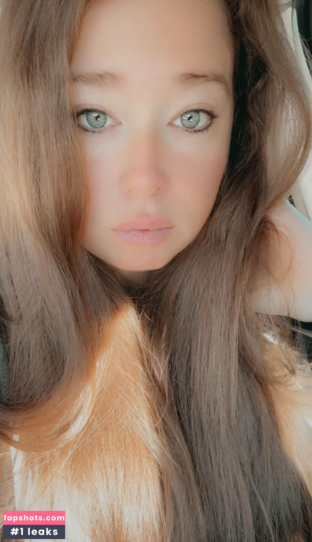 Ivy Mia gallery photo #30