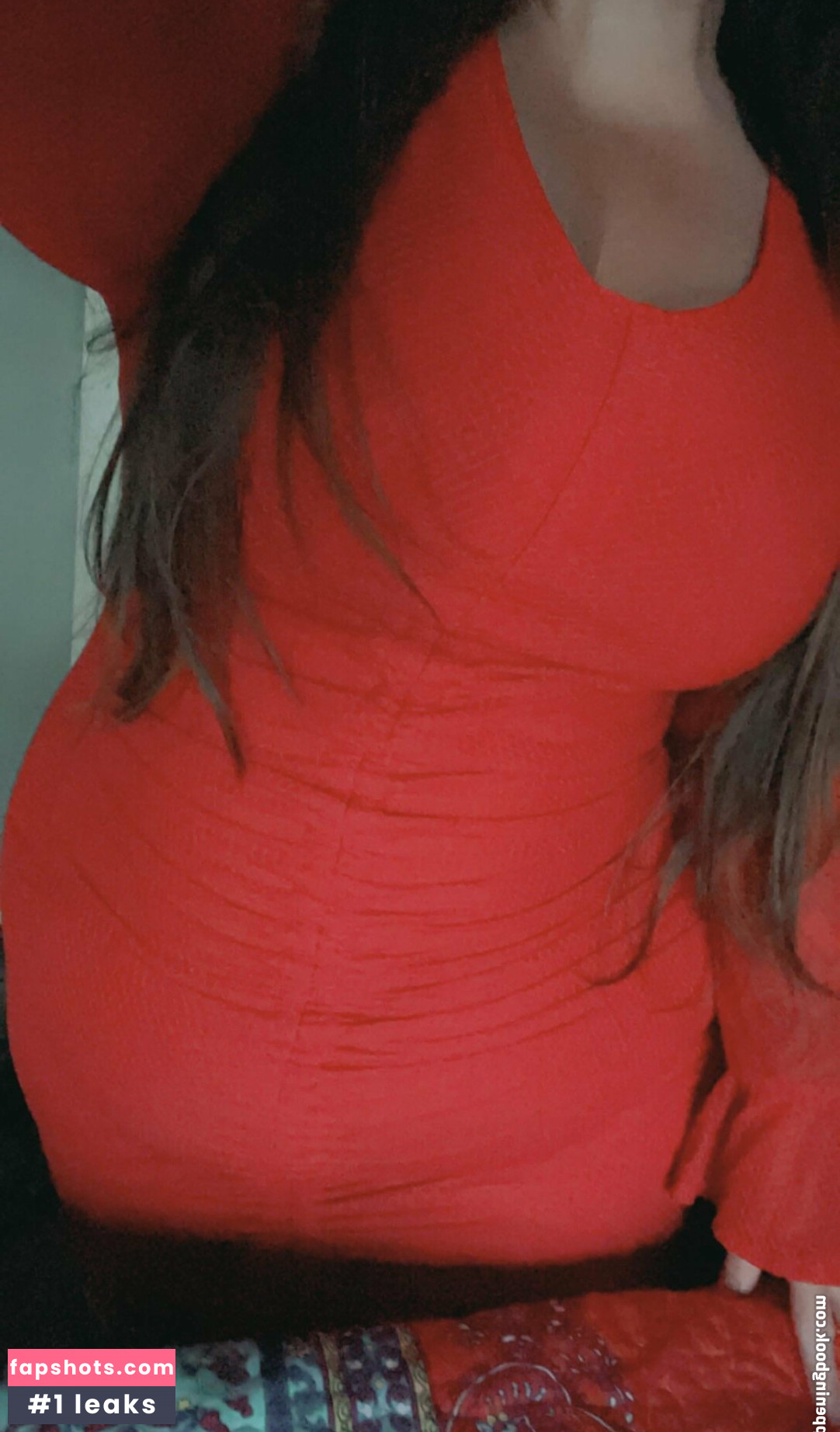 Ivy Mia gallery photo #4