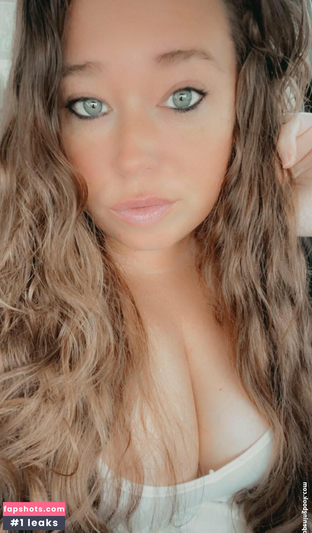 Ivy Mia gallery photo #7