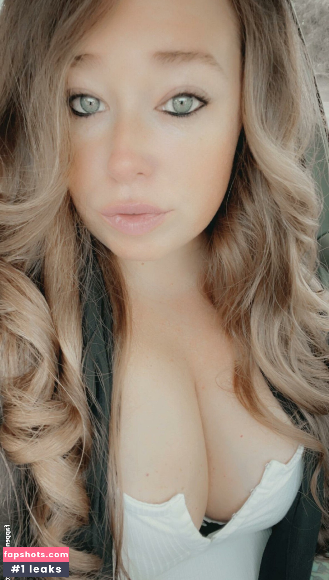 Ivy Mia gallery photo #8