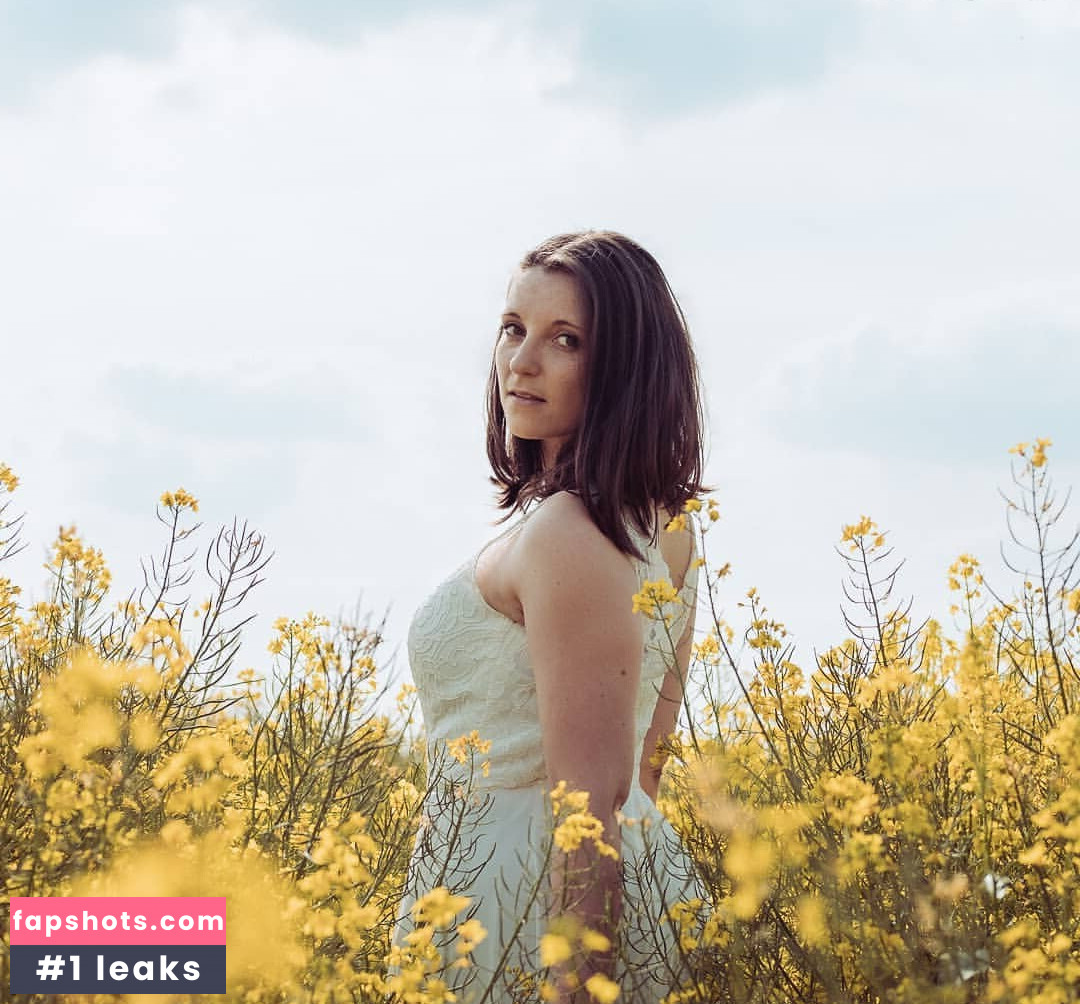 Ivy Rain gallery photo #26