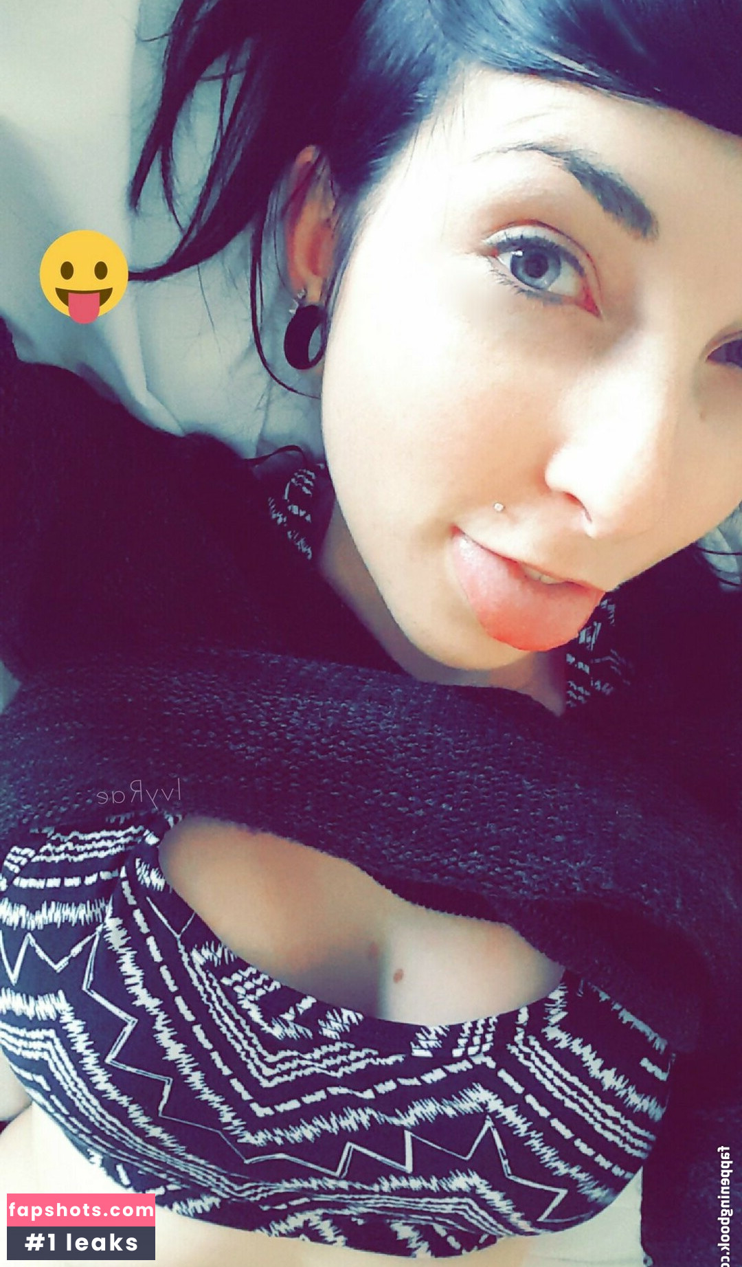 IvyLaura gallery photo #28