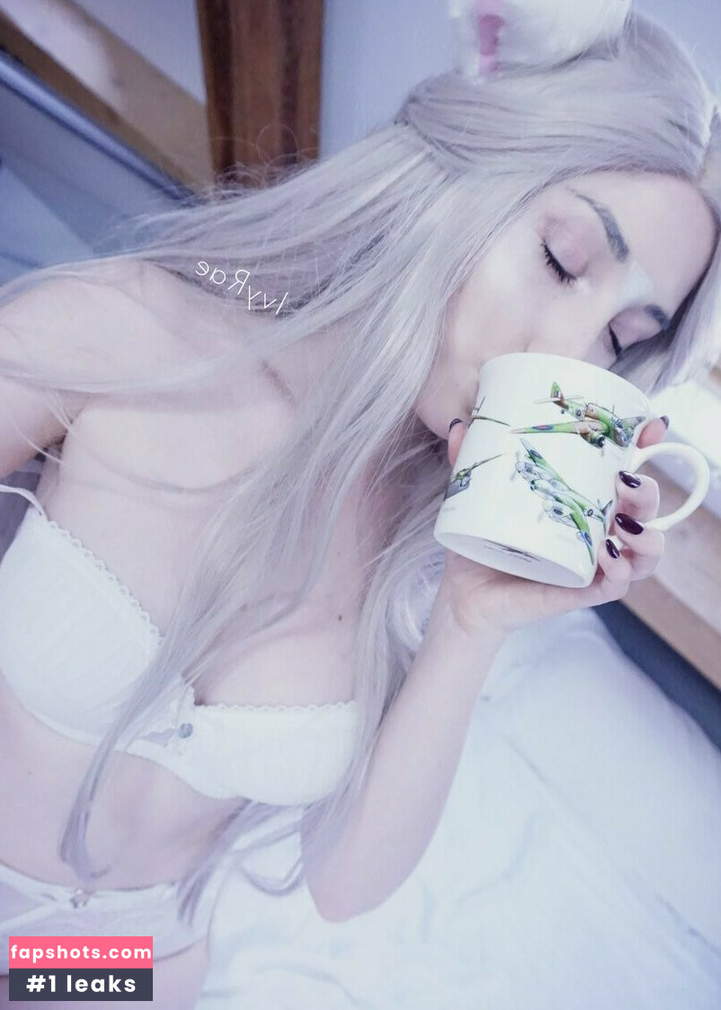 IvyLaura gallery photo #45